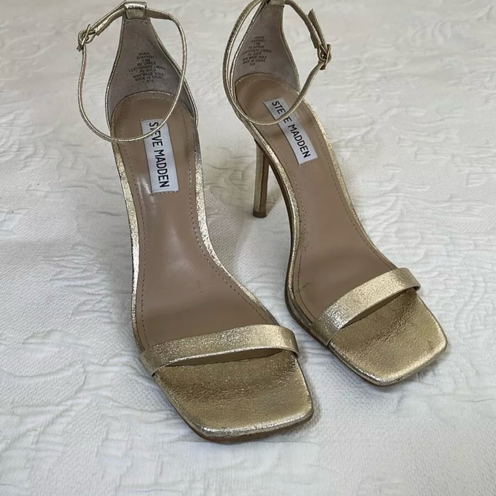 Steven Madden Isobel Sandals Size 9M Gold Metallic Clear Lucite Wedge NEW